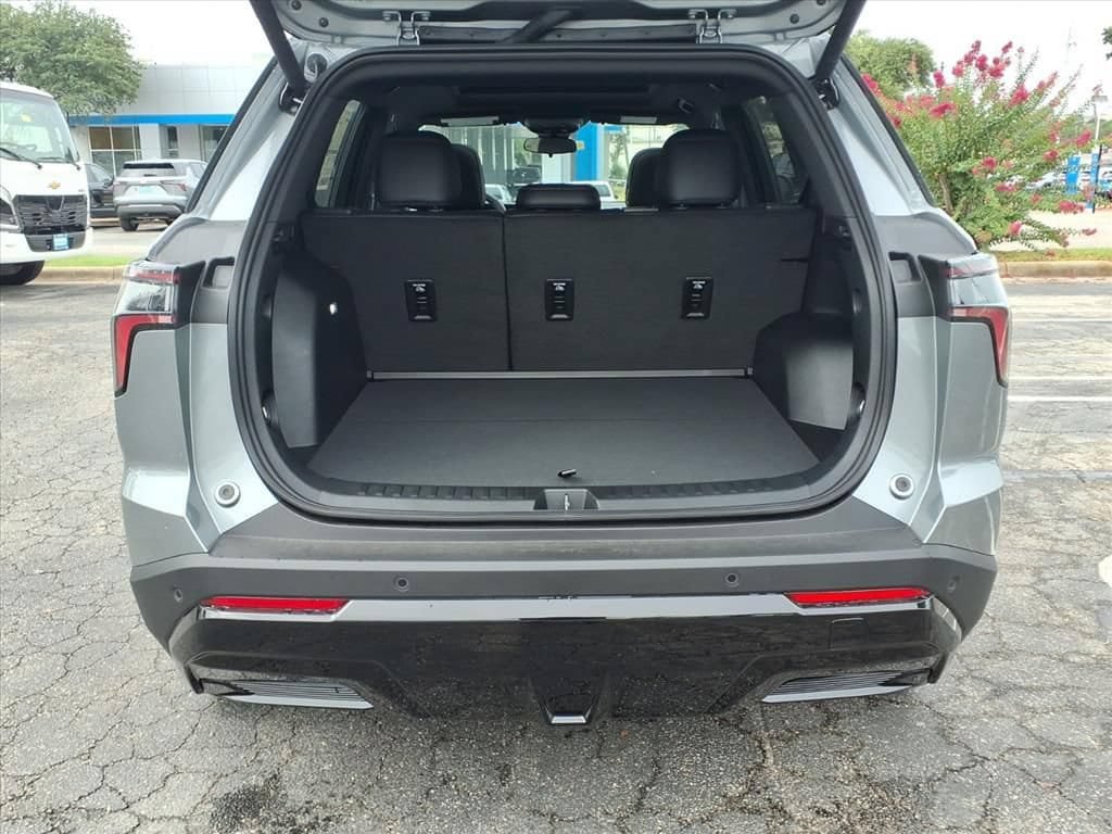 New 2027 Chevrolet Equinox RS w/ Convenience Package III AWD/4WD image 12