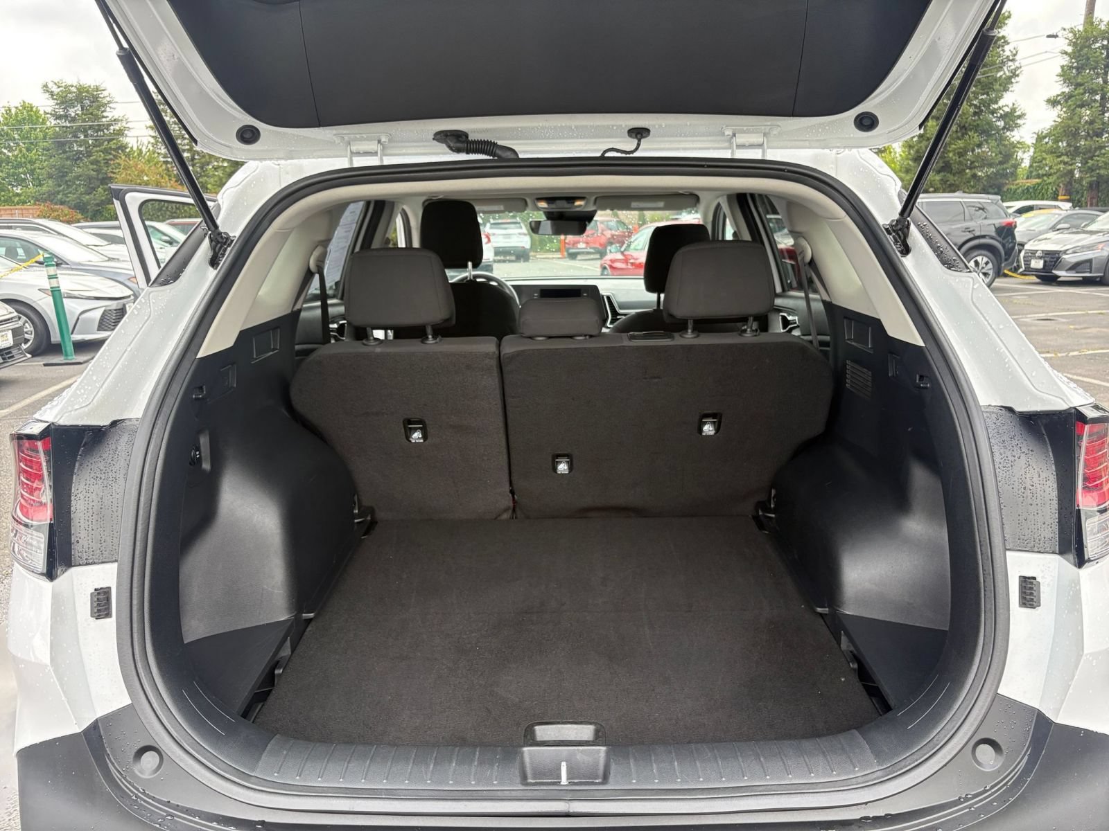 Used 2025 Kia Sportage LX FWD image 30