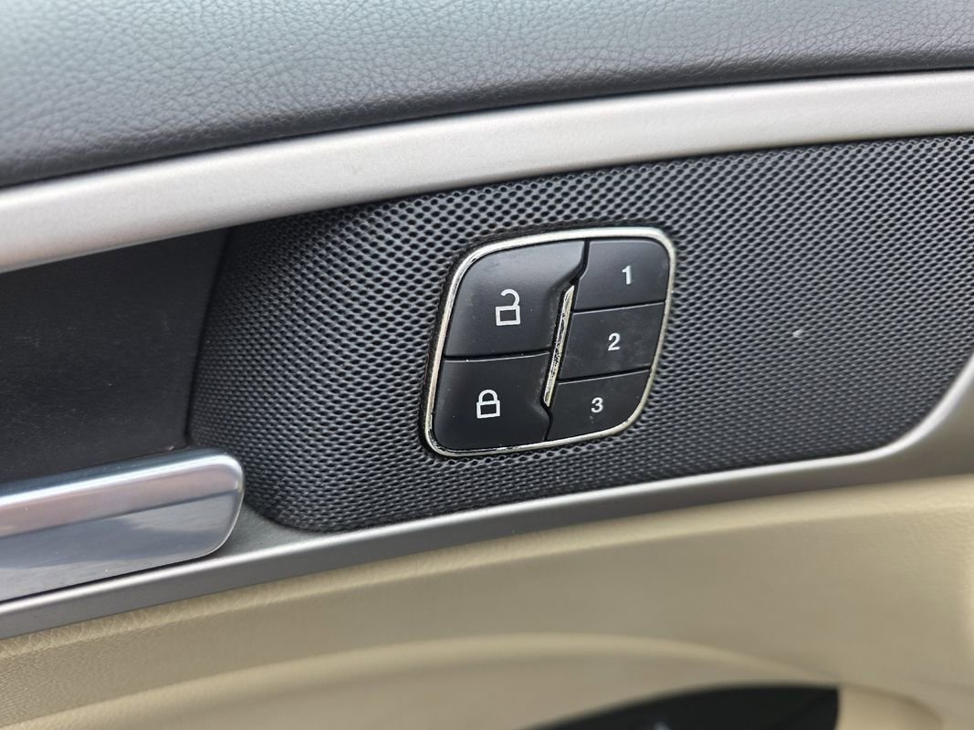 Used 2013 Ford Fusion SE FWD image 17