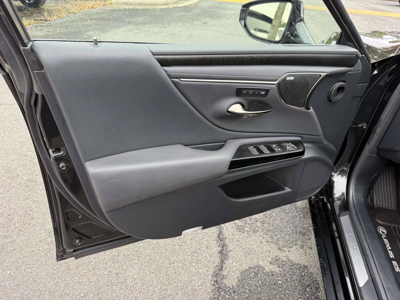 Used 2024 Lexus ES 350 Ultra Luxury w/ Accessory Package (Z2) FWD image 12