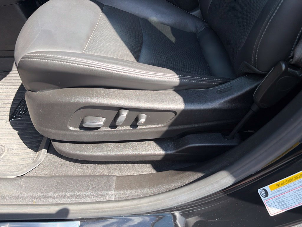 Used 2024 Cadillac XT6 Premium Luxury w/ Technology Package AWD/4WD image 16