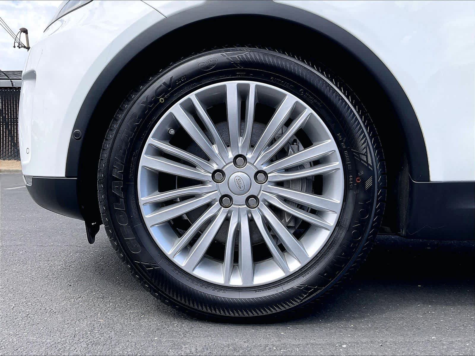 Used 2018 Land Rover Discovery HSE Luxury AWD/4WD image 11