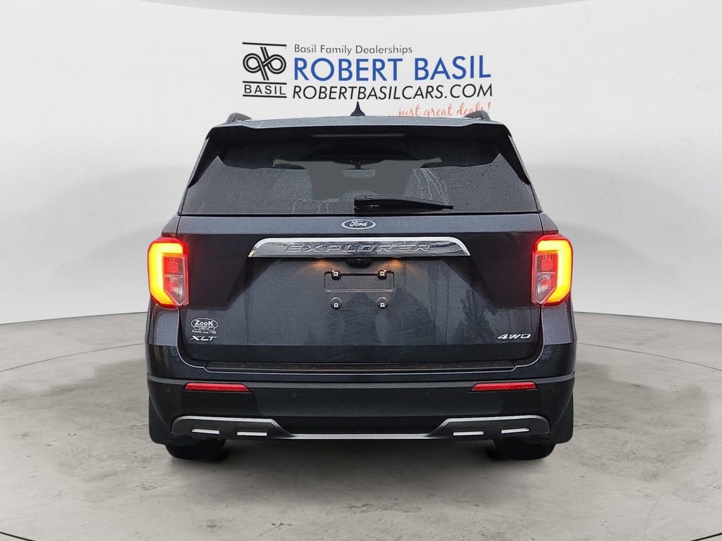 Used 2022 Ford Explorer XLT w/ Equipment Group 202A image 4