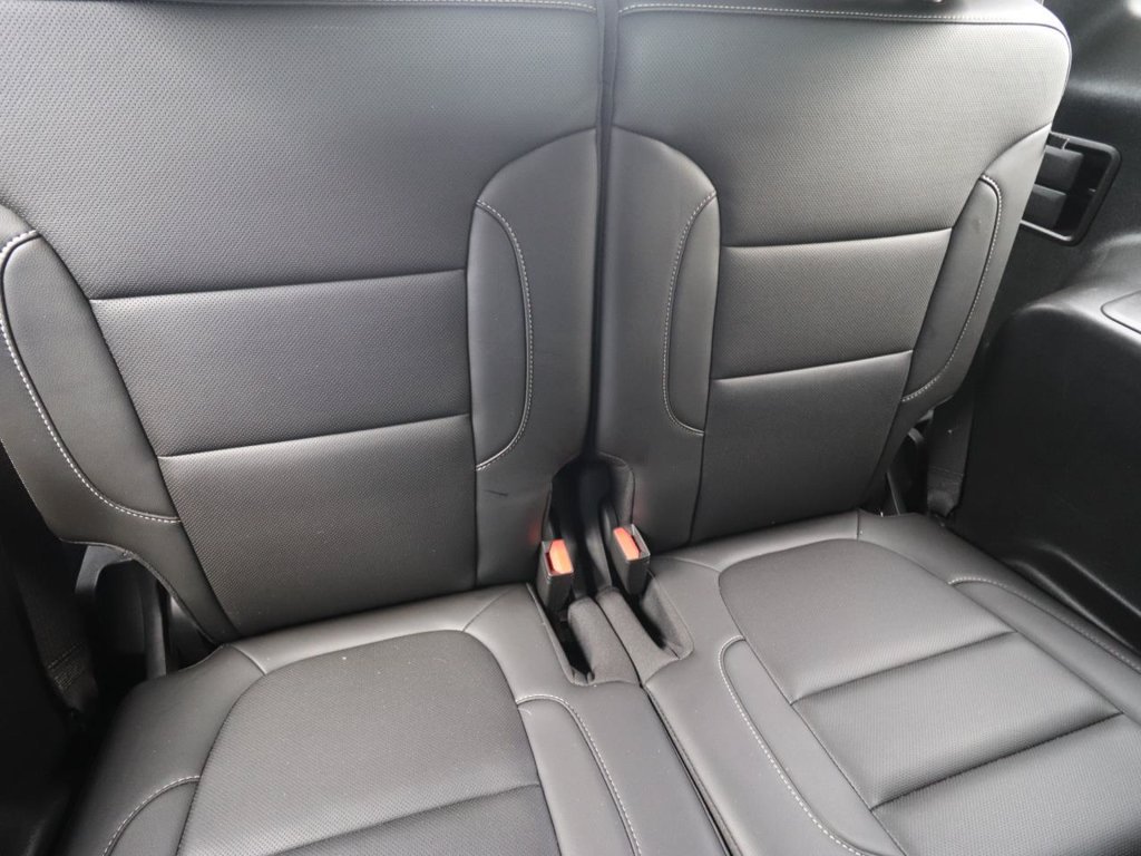 Used 2023 GMC Acadia SLT AWD/4WD image 13