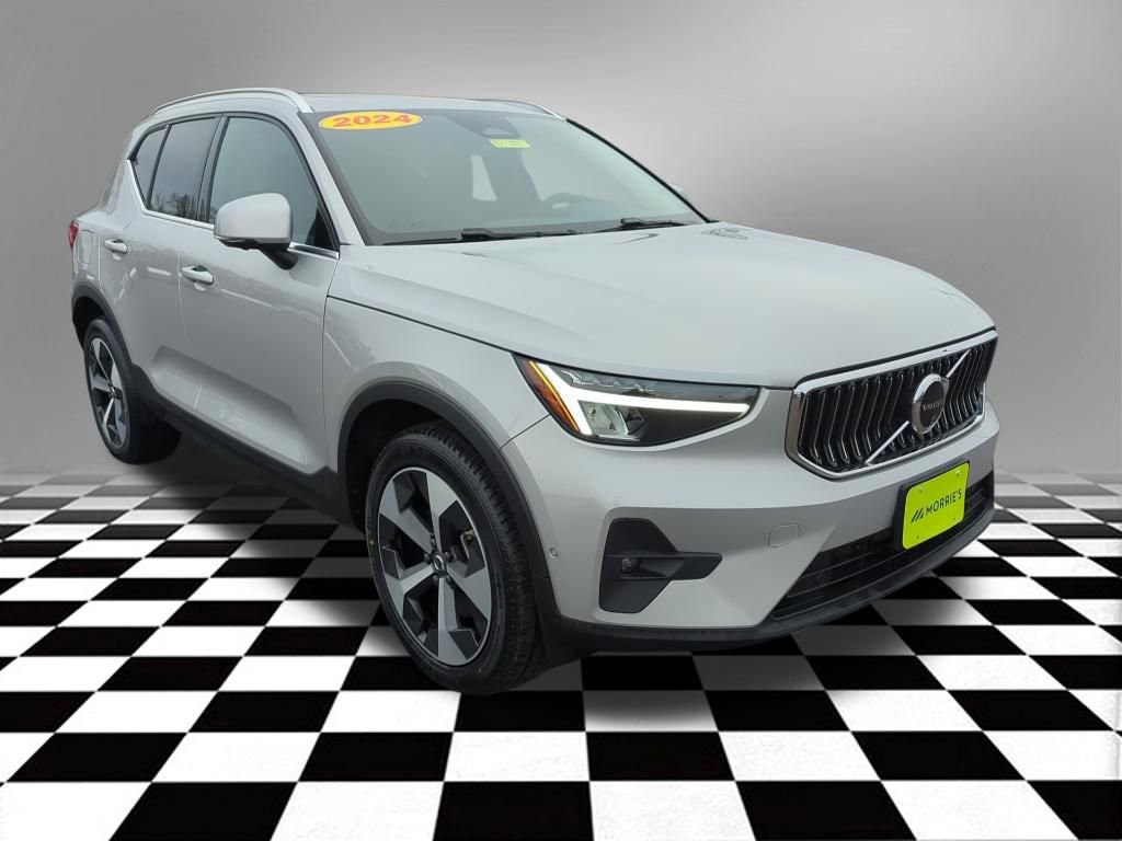 Used 2024 Volvo XC40 B5 Plus image 5