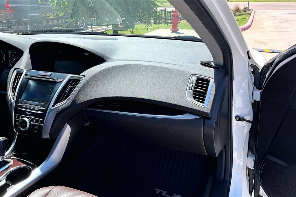 Used 2017 Acura TLX w/ Technology Package FWD image 19