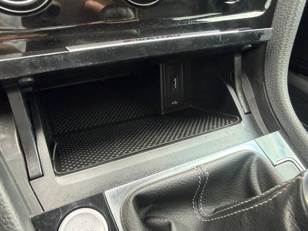 Used 2019 Volkswagen Golf R 4-Door AWD/4WD image 19