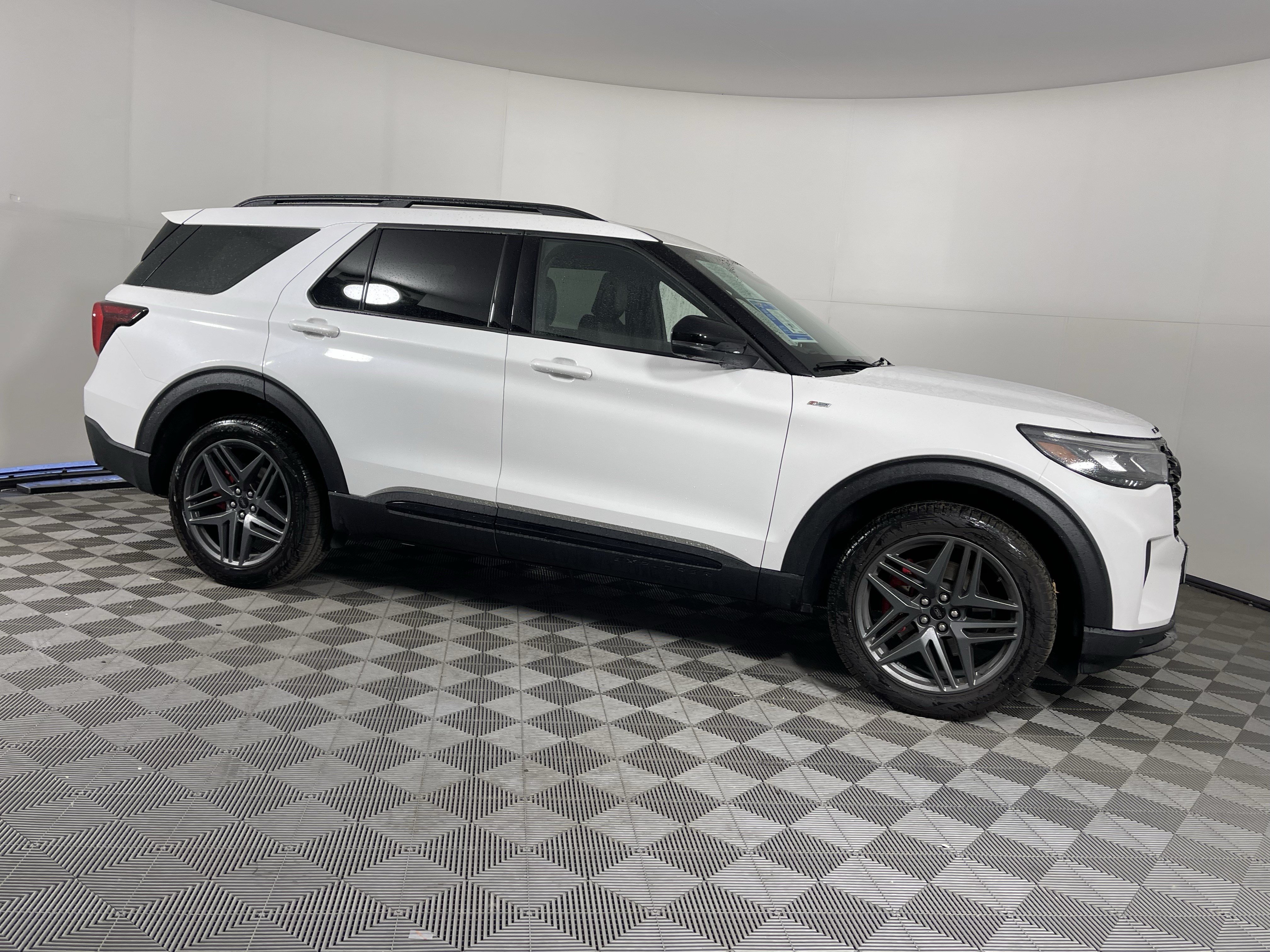 Used 2026 Ford Explorer ST-Line w/ ST-Line Street Pack AWD/4WD image 6