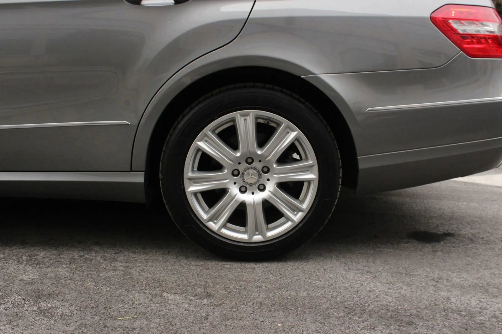 Used 2012 Mercedes-Benz E 350 4MATIC Sedan image 10