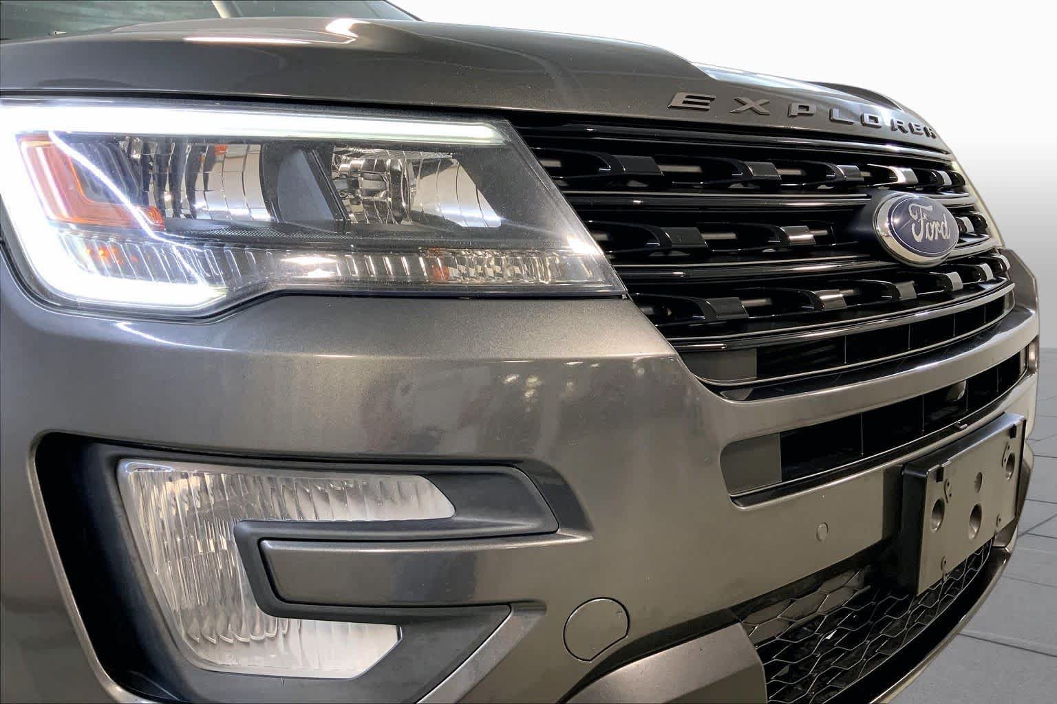 Used 2017 Ford Explorer Sport w/ Equipment Group 401A AWD/4WD image 32