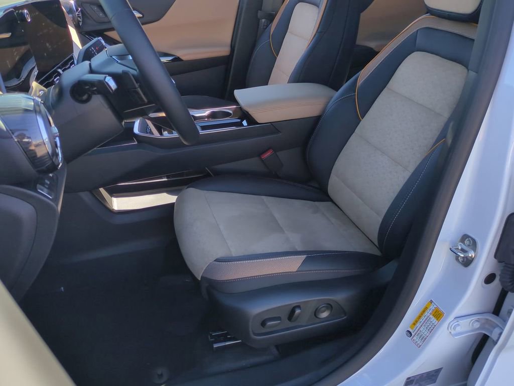 Used 2026 Chevrolet Equinox ACTIV w/ Safety and Technology Package image 19