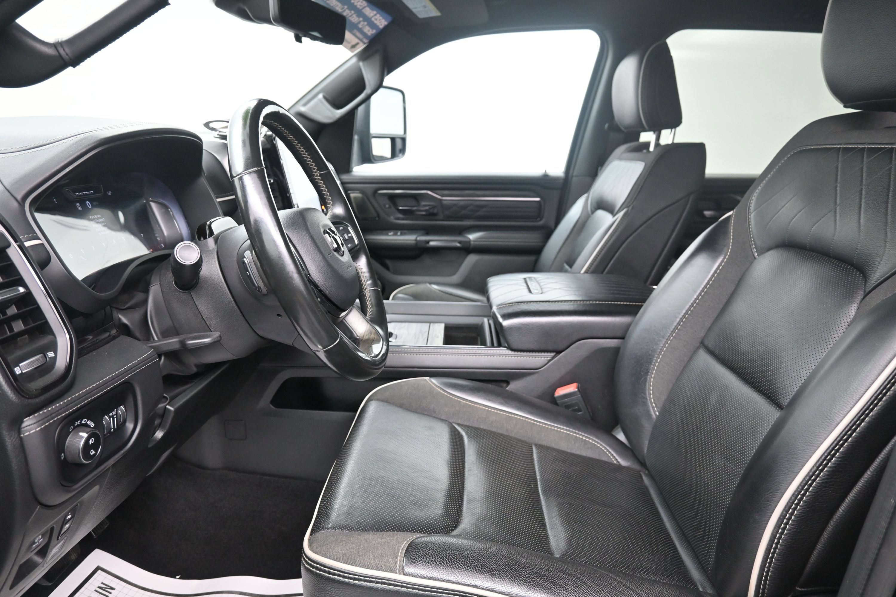Used 2025 RAM 1500 Limited AWD/4WD image 17