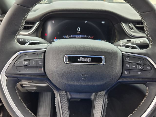 Used 2025 Jeep Grand Cherokee Altitude AWD/4WD image 26