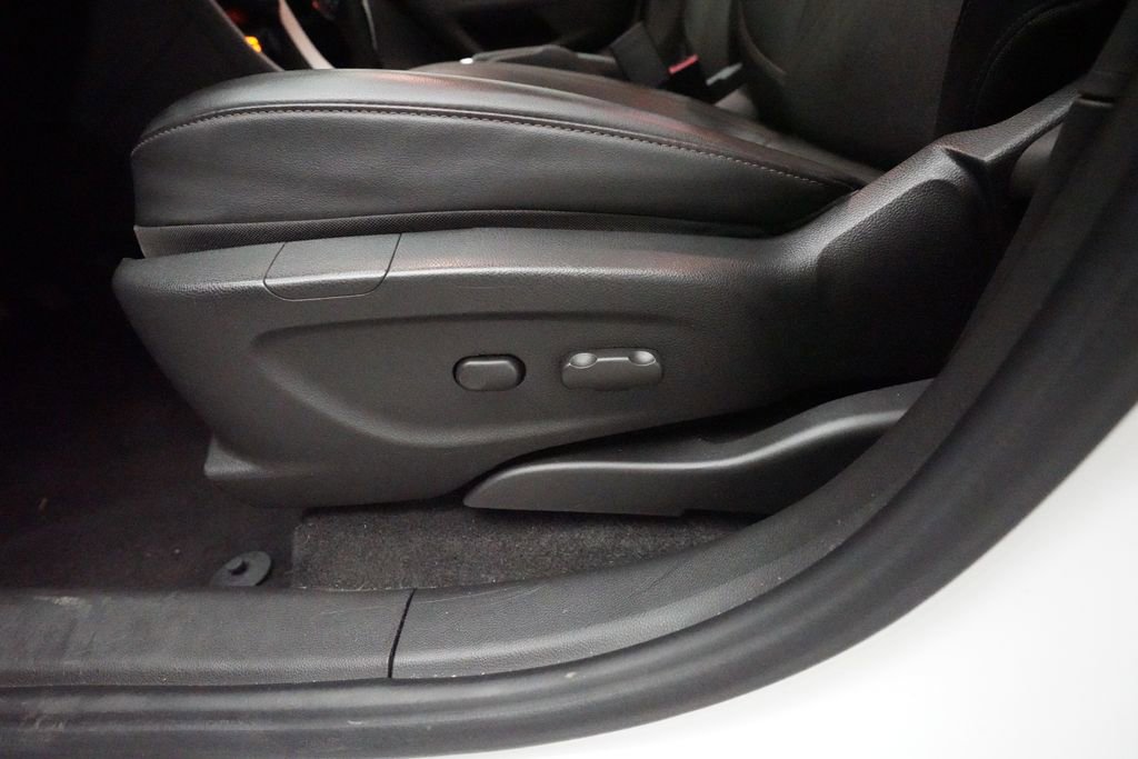 Certified 2022 Chevrolet Trax LT w/ LT Convenience Package image 28