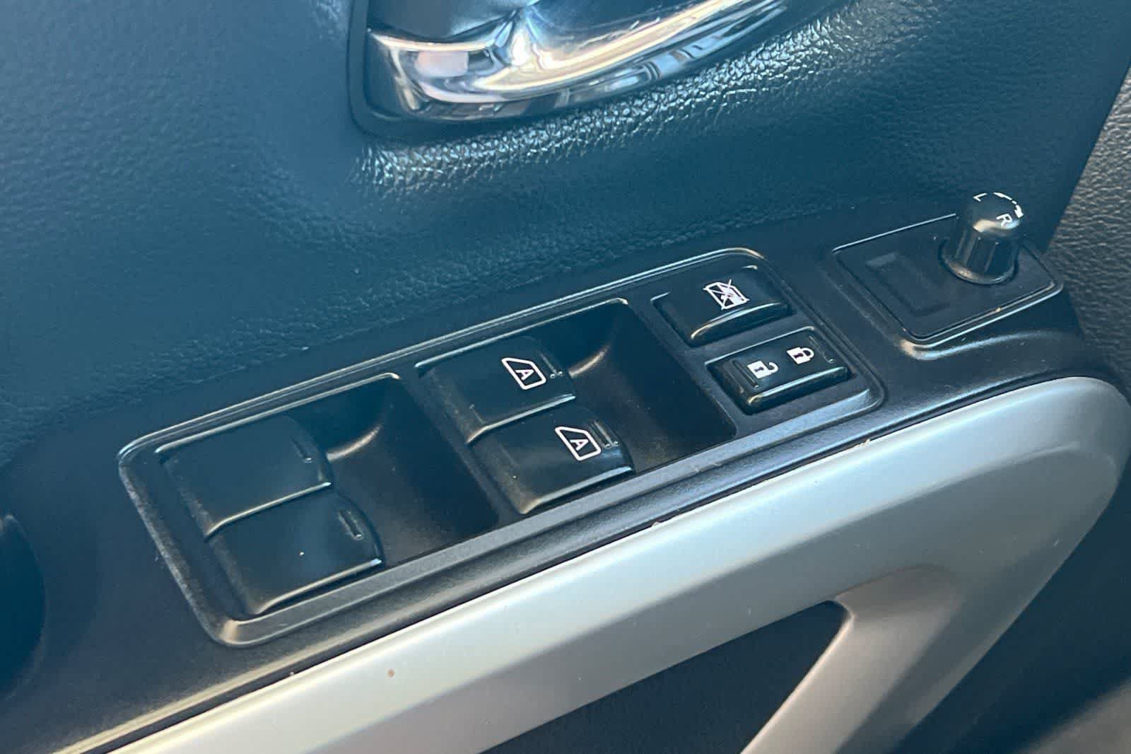 Used 2019 Nissan Titan SV RWD image 14