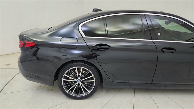 Used 2023 BMW 530e xDrive w/ Premium Package image 12