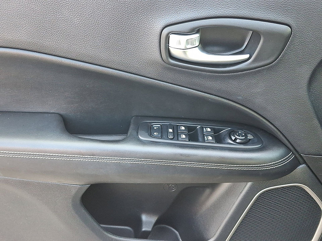 Used 2021 Jeep Compass Latitude AWD/4WD image 16