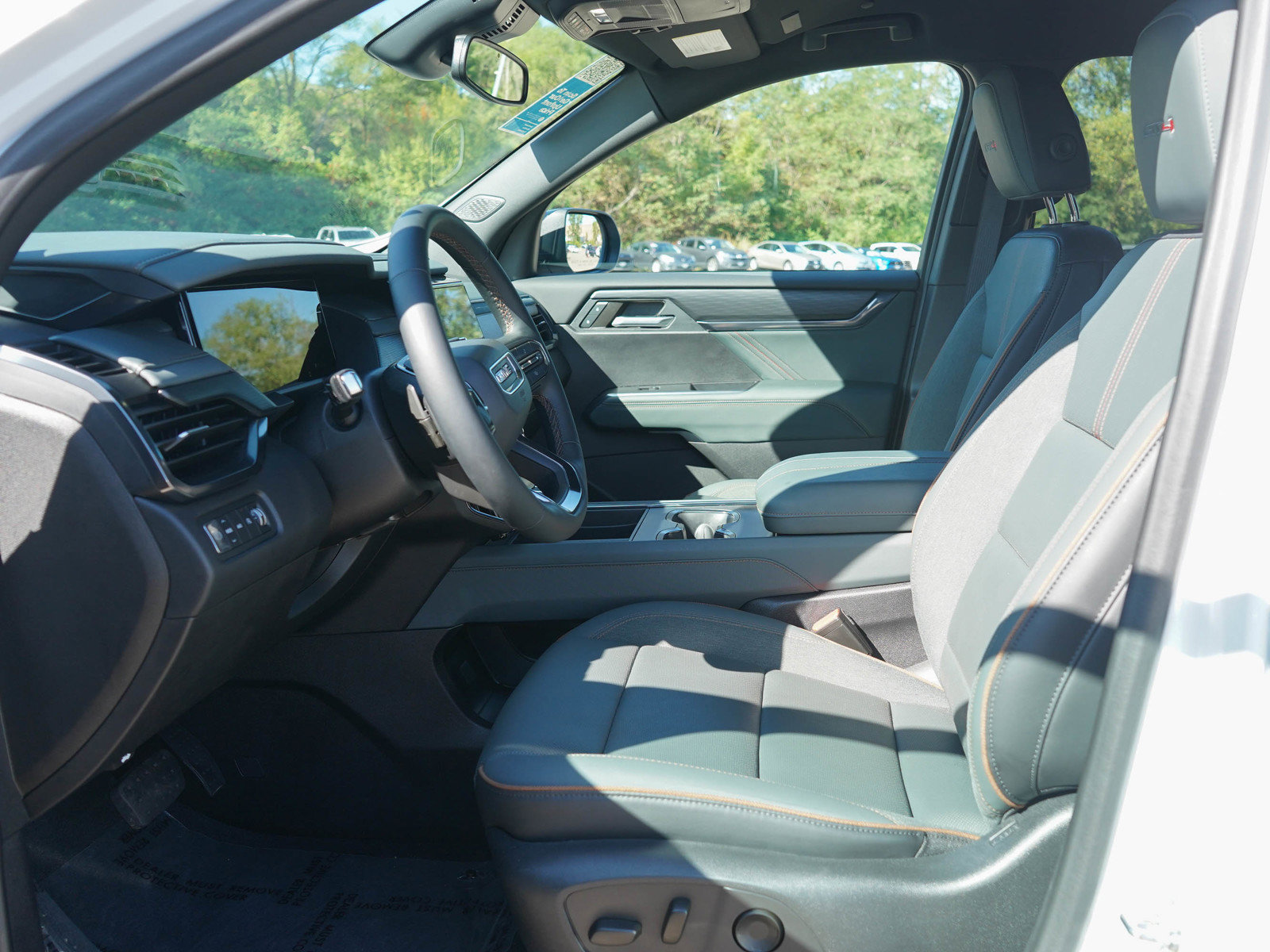 Used 2024 GMC Acadia AT4 w/ Luxury Package AWD/4WD image 23