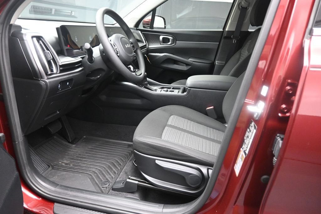Used 2025 Kia Sorento LX FWD image 17