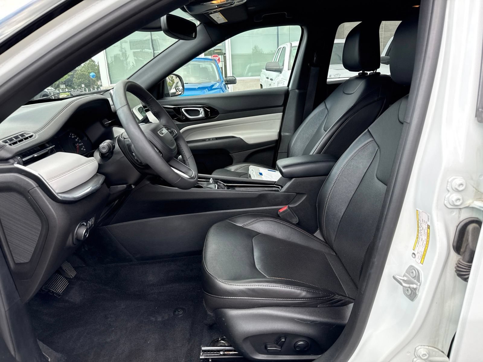Used 2023 Jeep Compass Limited AWD/4WD image 14