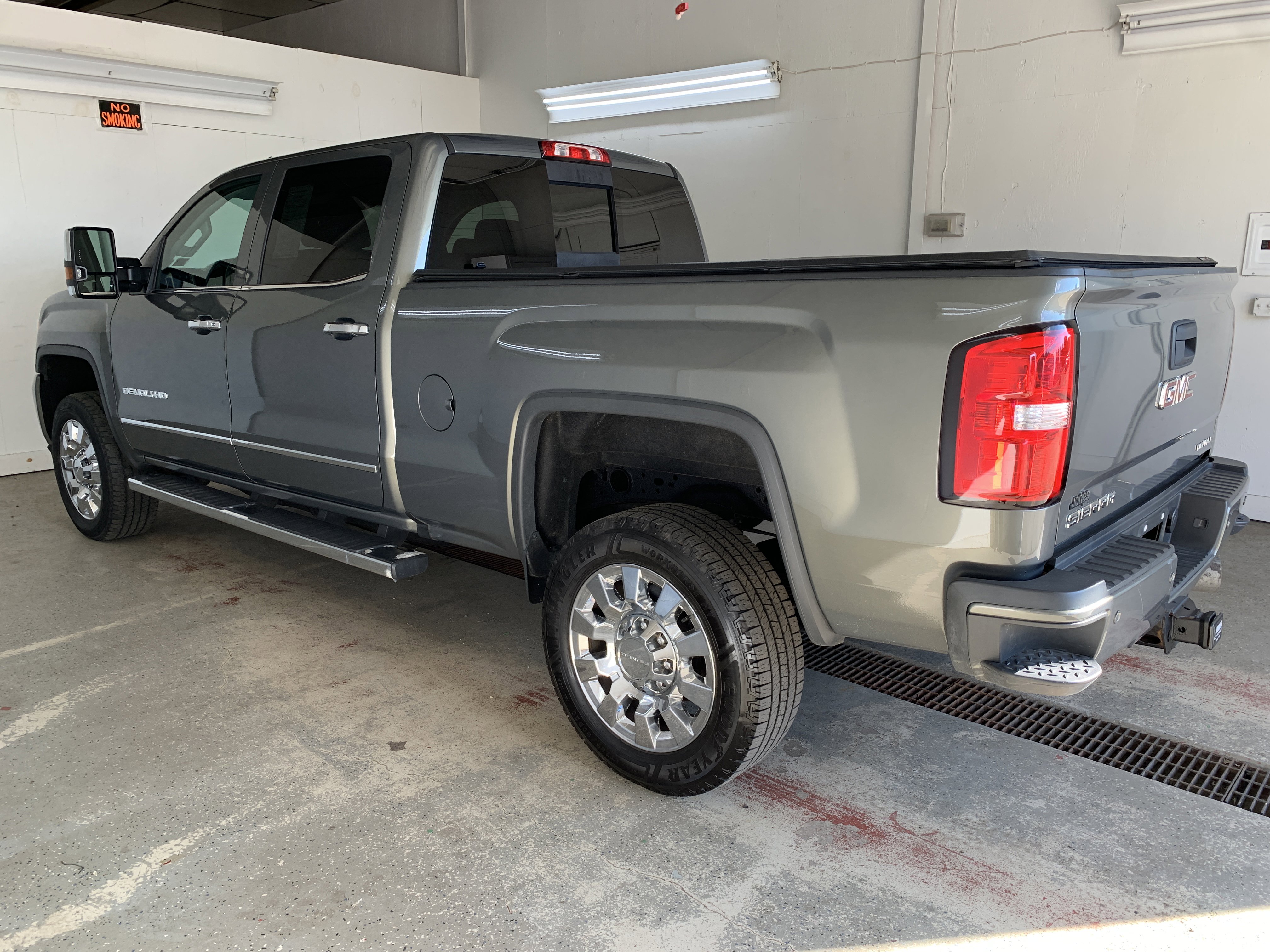 Used 2018 GMC Sierra 2500 Denali w/ Duramax Plus Package image 4