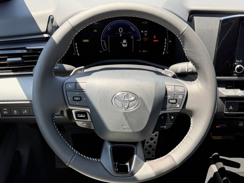 Used 2026 Toyota Camry SE FWD image 15