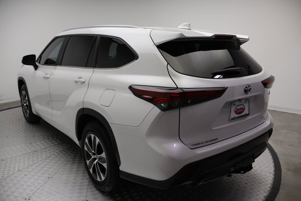 Used 2024 Toyota Highlander XLE FWD image 11