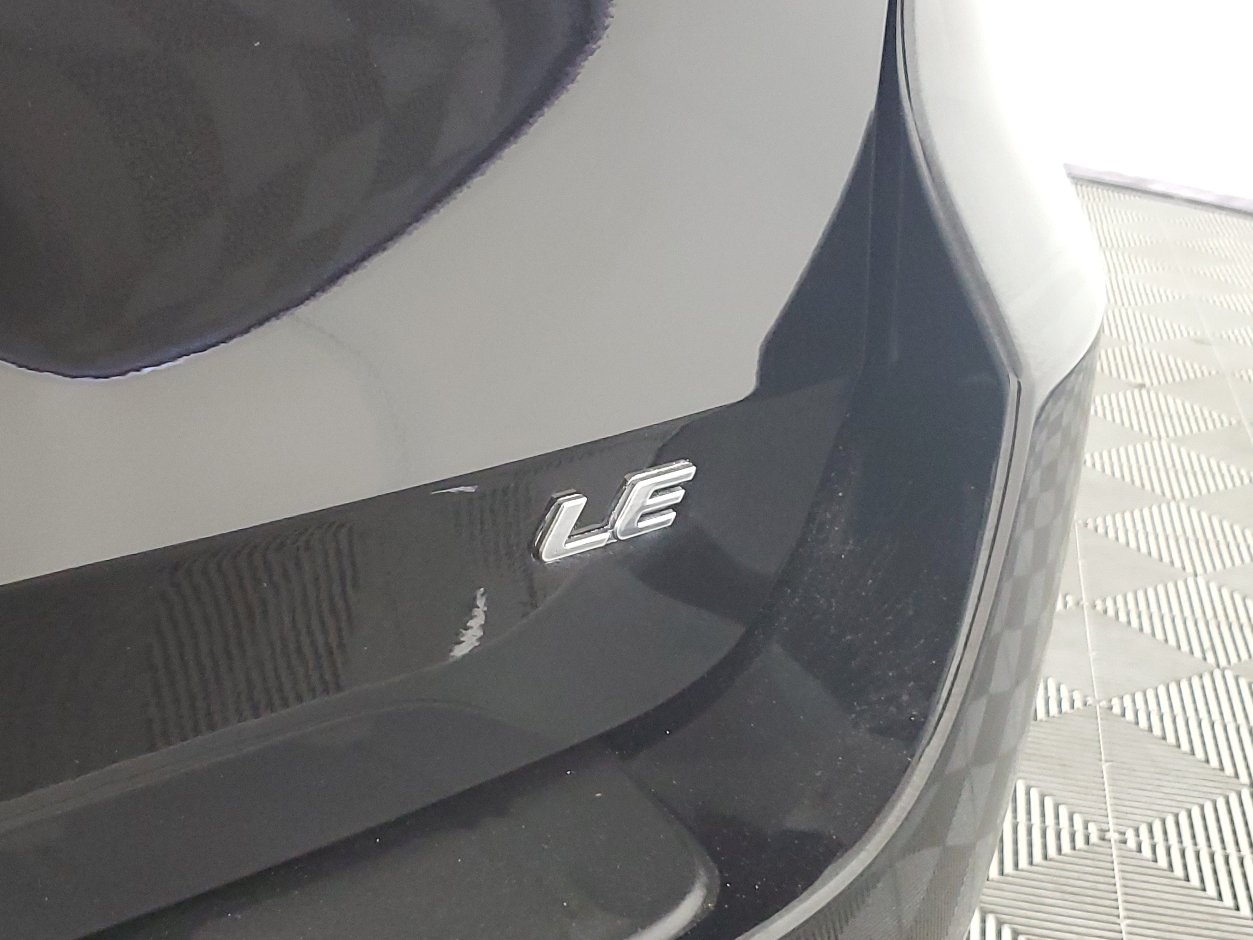 Used 2020 Toyota Sienna LE w/ Carpet Mat Package FWD image 30