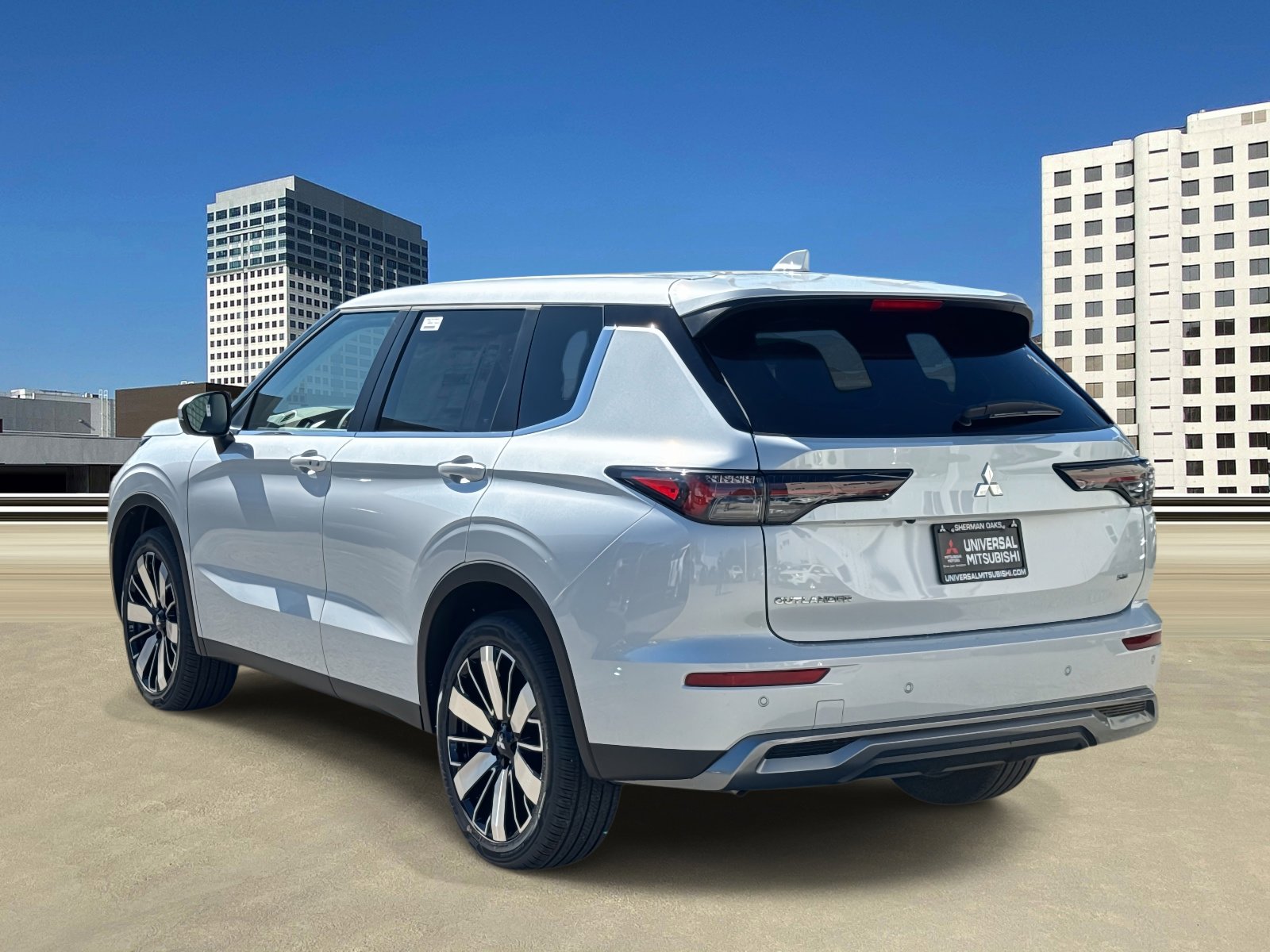 New 2026 Mitsubishi Outlander SE image 3