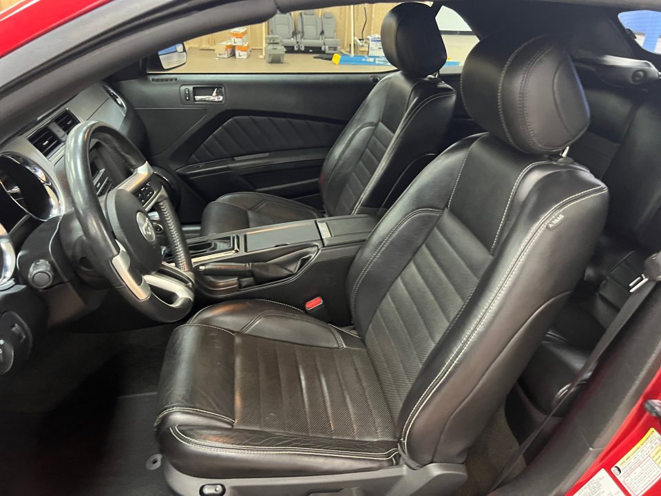 Used 2013 Ford Mustang GT Premium w/ Comfort Pkg image 32