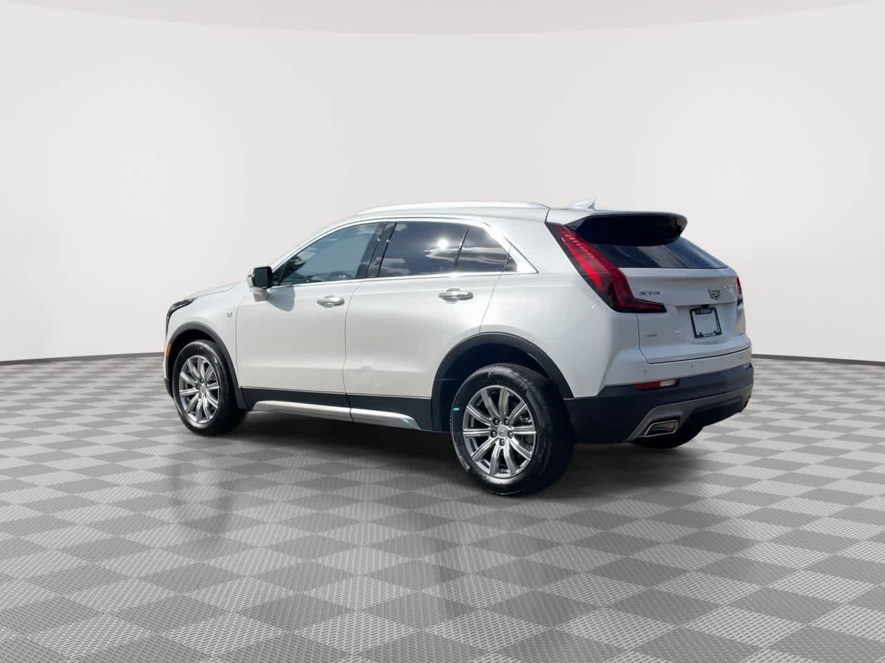 Certified 2023 Cadillac XT4 Premium Luxury w/ Technology Package AWD/4WD image 6