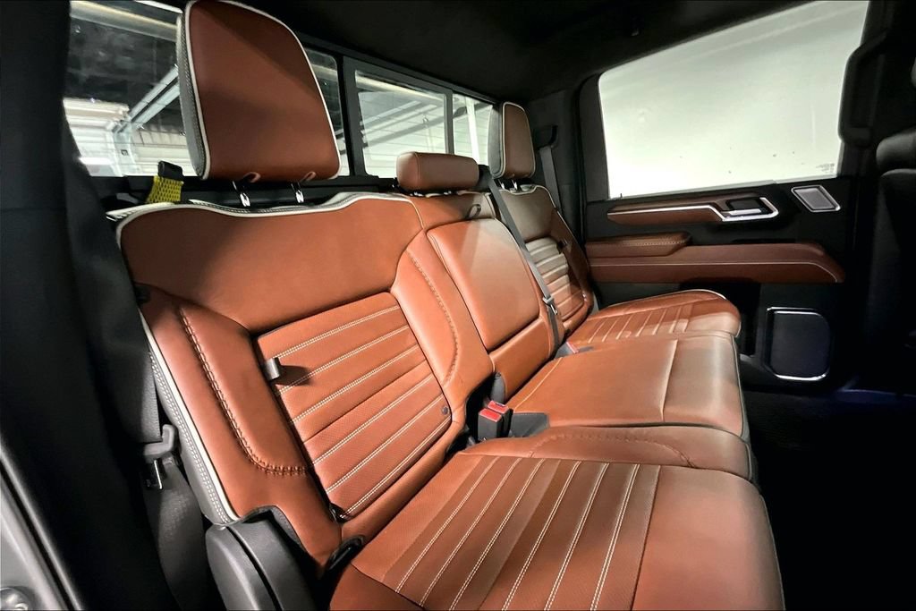 Used 2024 GMC Sierra 3500 Denali Ultimate AWD/4WD image 27