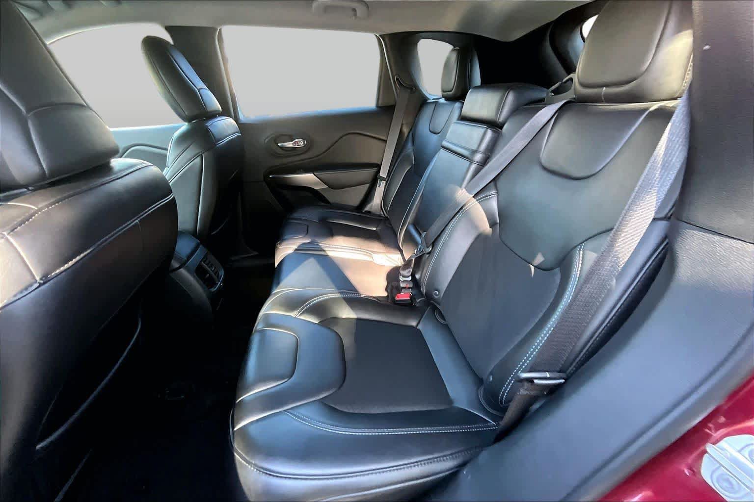 Used 2019 Jeep Cherokee Latitude Plus FWD image 21