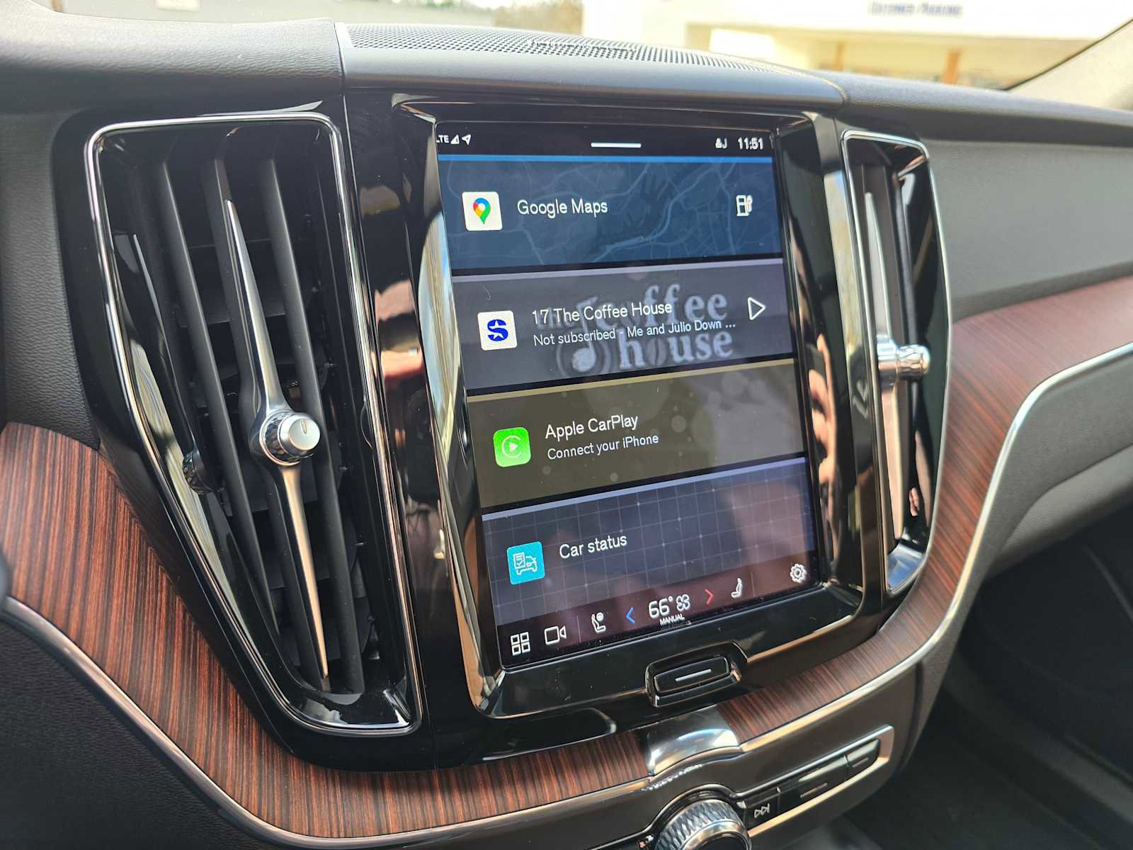 Certified 2023 Volvo XC60 T8 Plus image 29