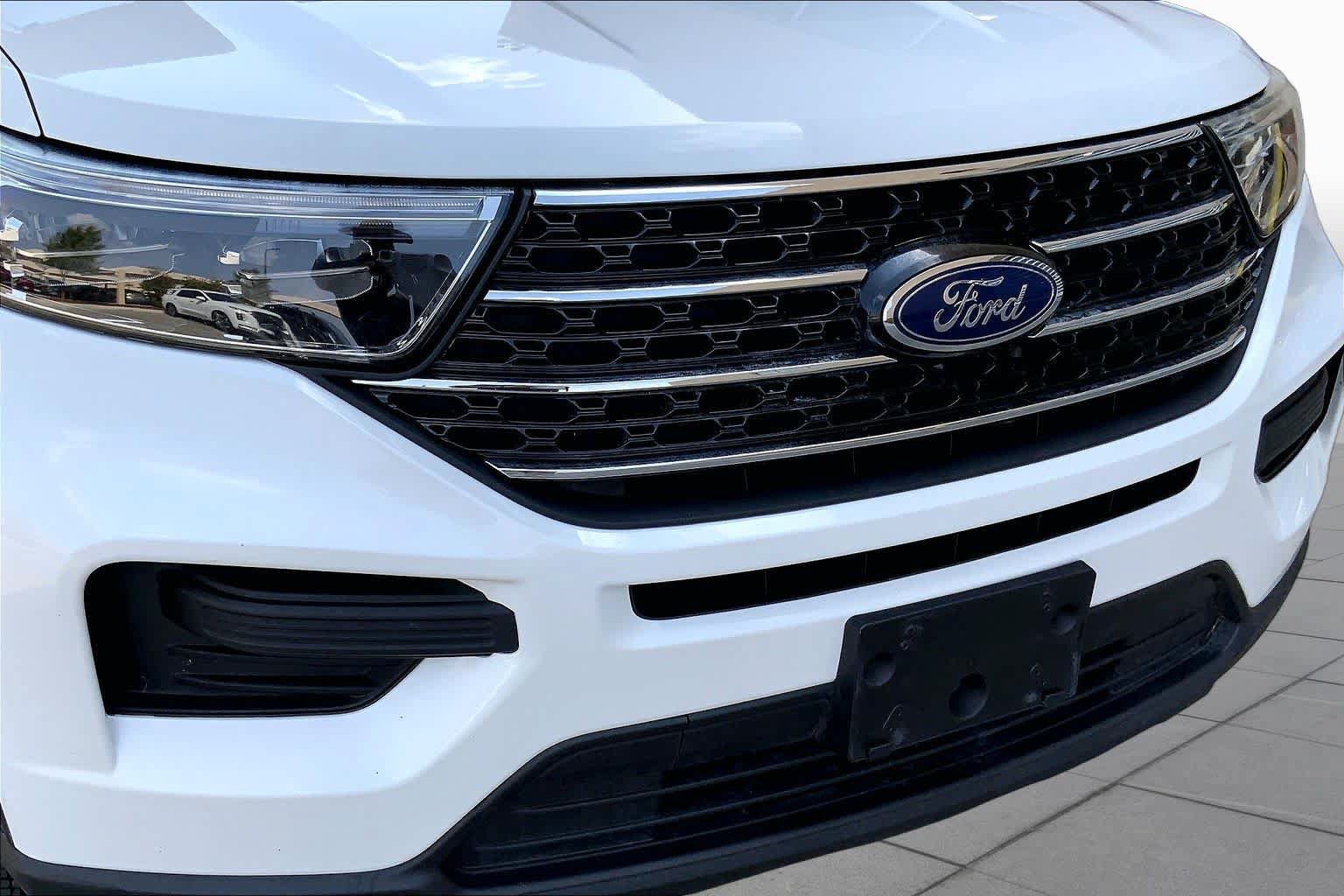 Used 2020 Ford Explorer XLT w/ Comfort Package AWD/4WD image 32