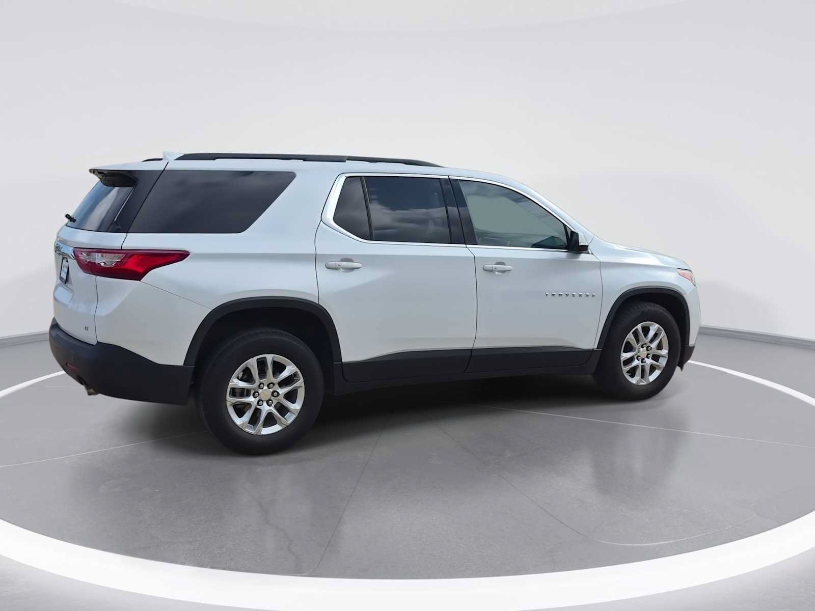 Used 2019 Chevrolet Traverse LT FWD image 8