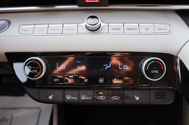Certified 2024 Hyundai Elantra Limited FWD image 19