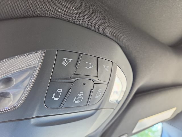 Used 2025 Chrysler Pacifica Limited FWD image 20