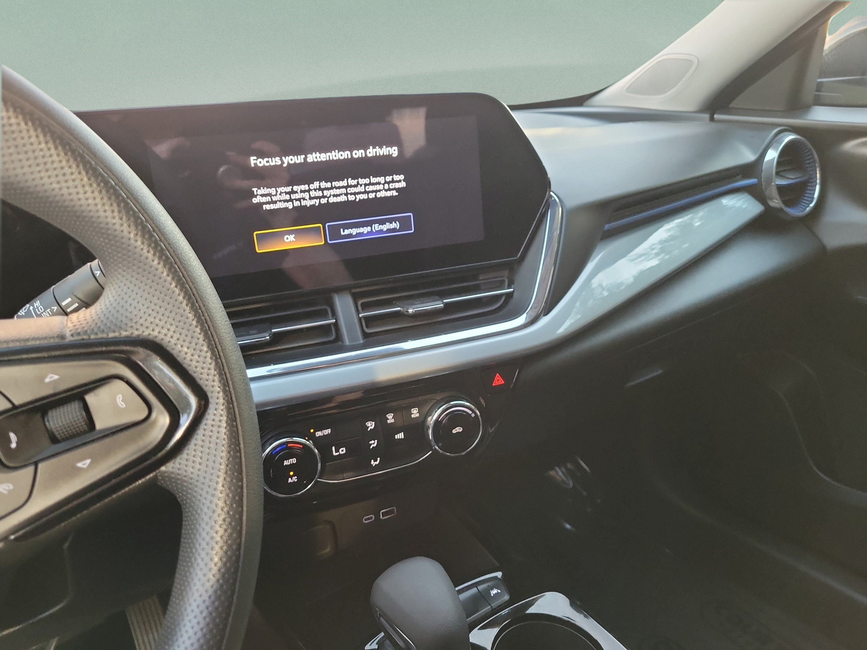 Used 2025 Chevrolet Trax LT FWD image 27
