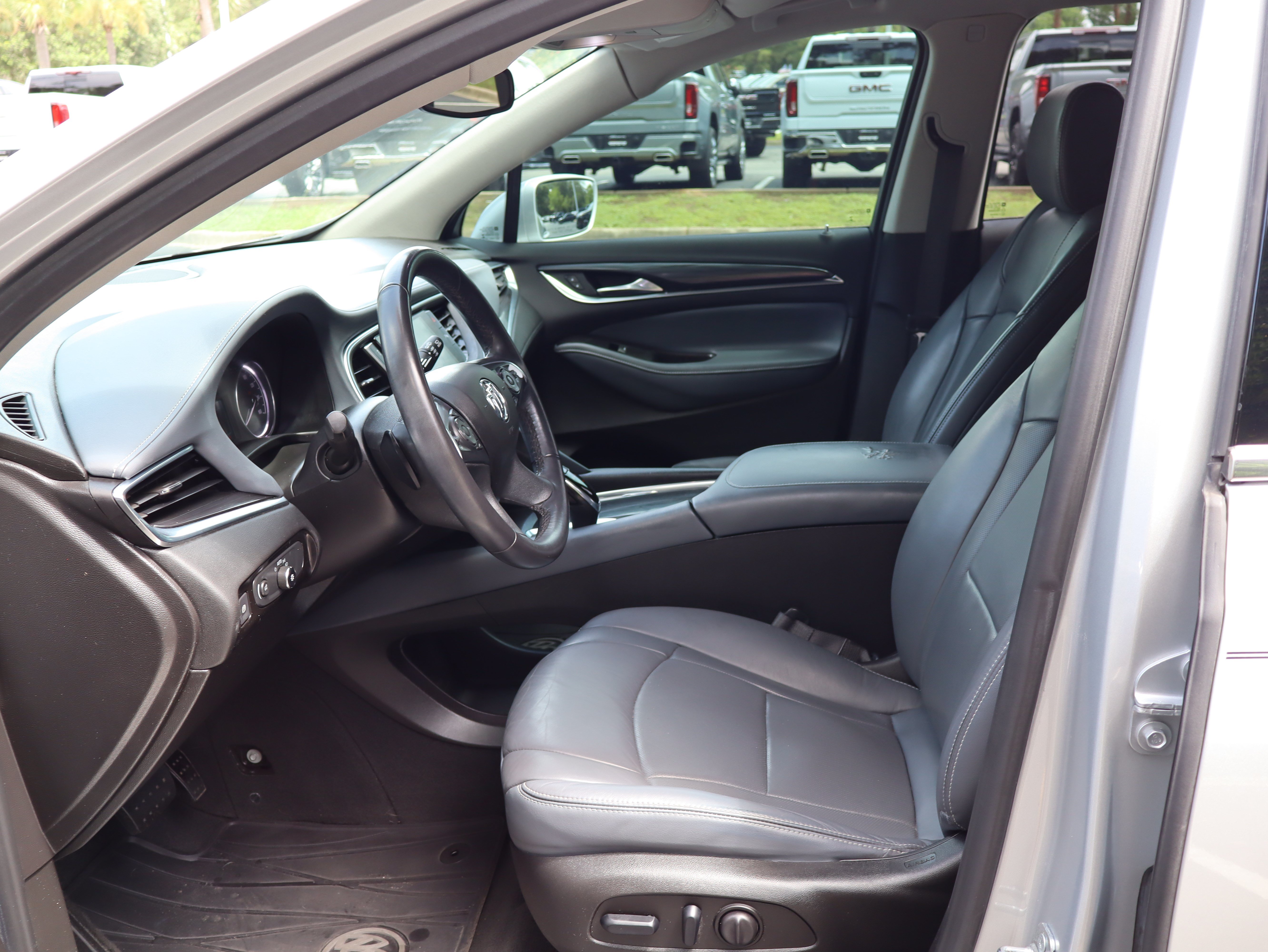 Used 2019 Buick Enclave Essence FWD image 23