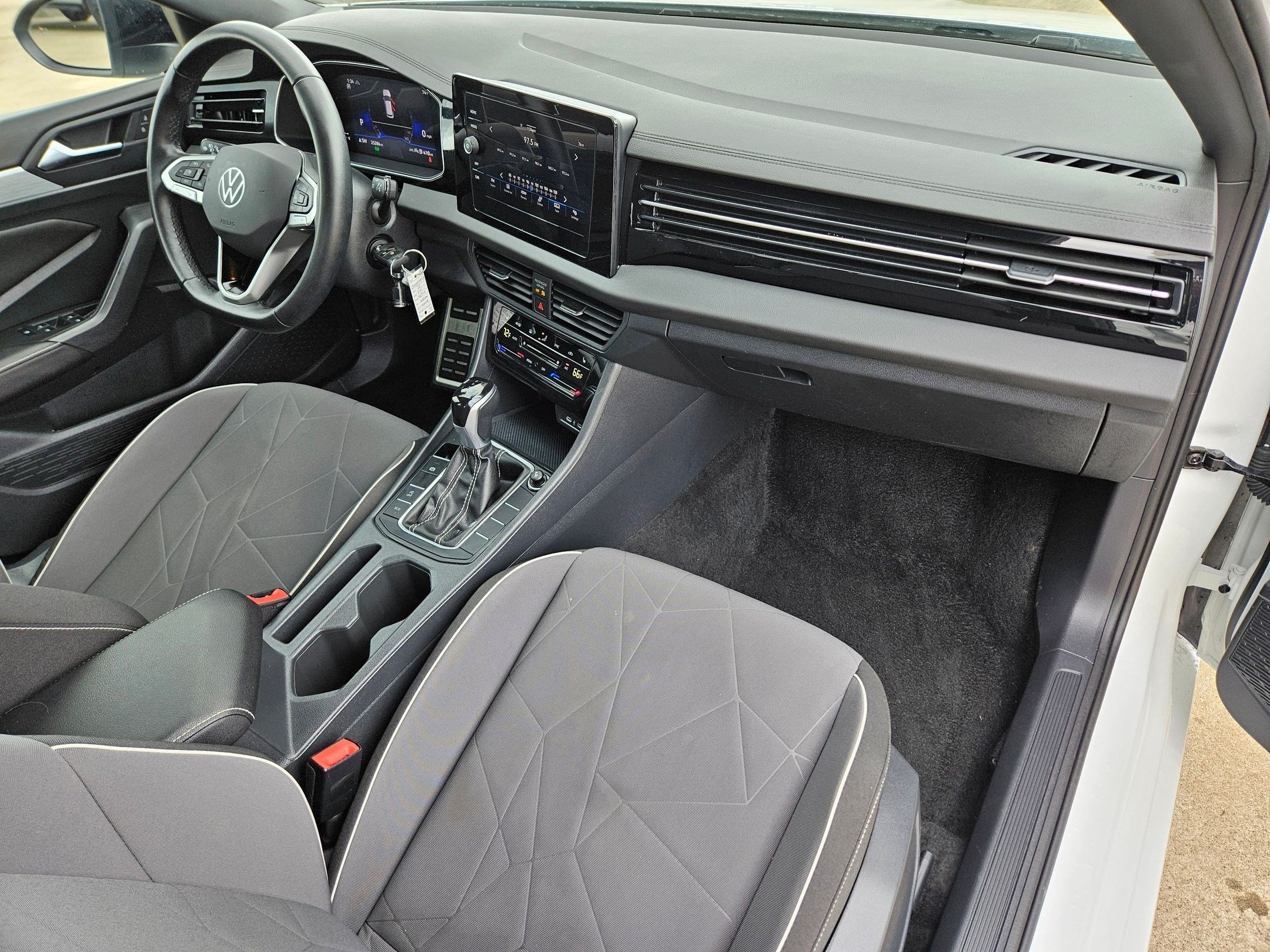 Used 2025 Volkswagen Jetta Sport FWD image 29