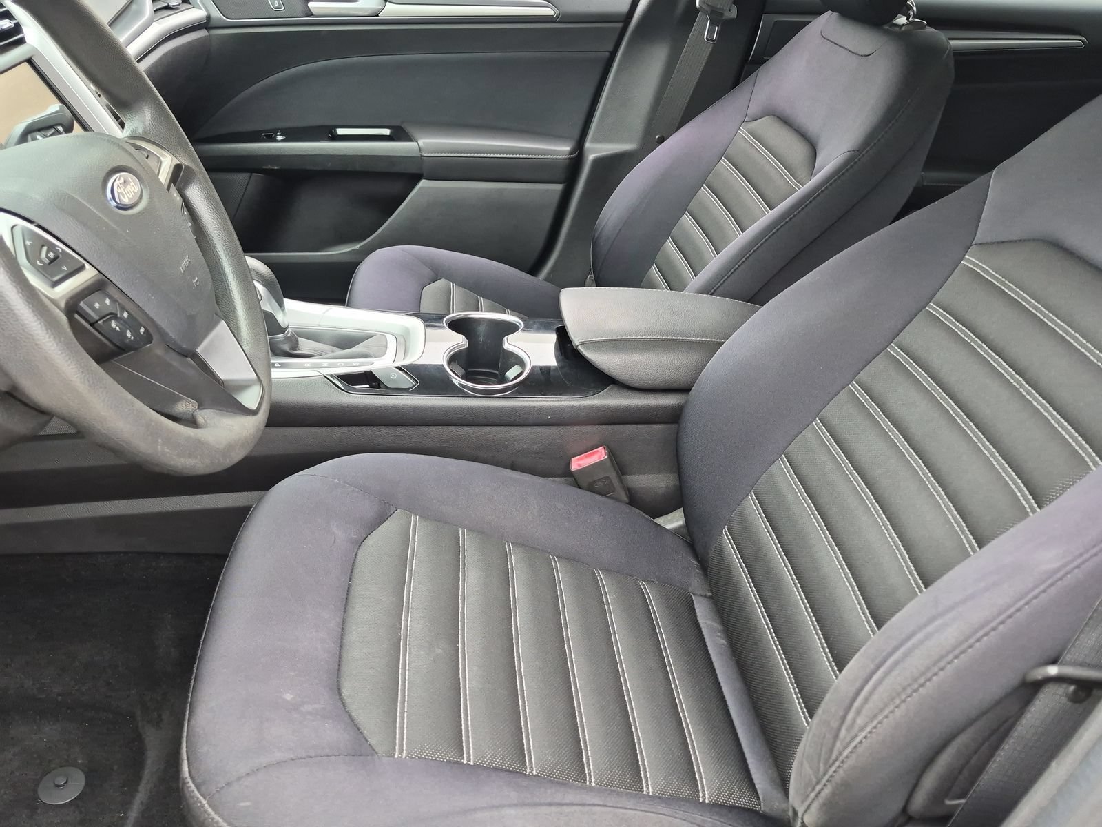 Used 2014 Ford Fusion SE FWD image 16