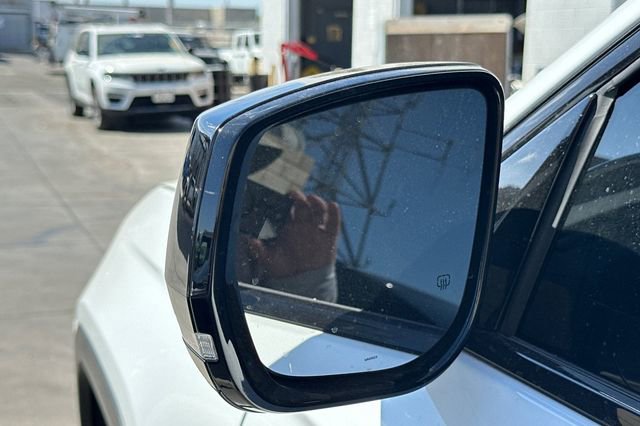 Certified 2023 Jeep Grand Cherokee L Laredo image 7