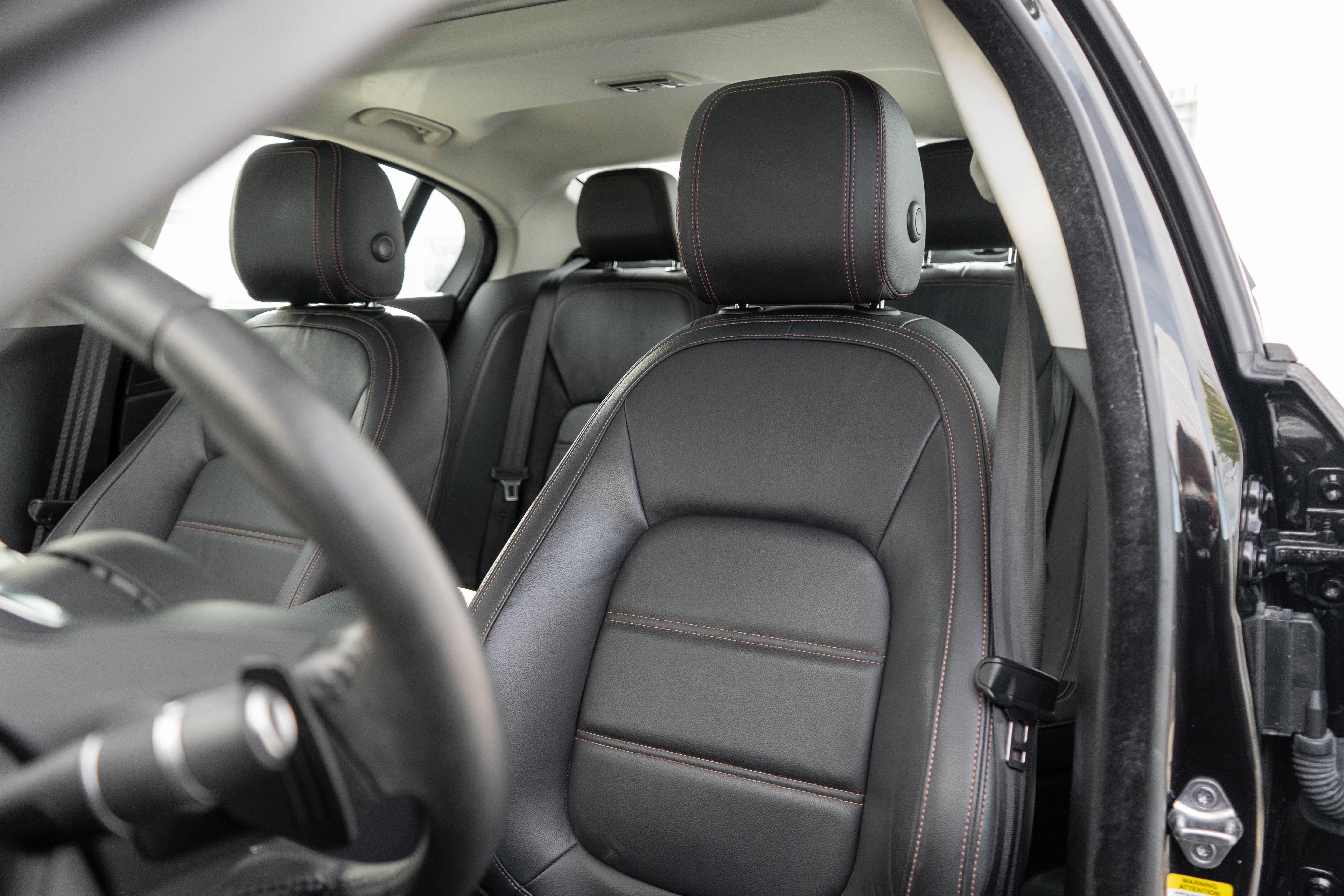 Used 2018 Jaguar XE Prestige image 9