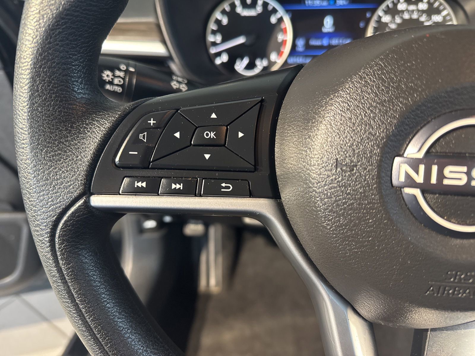 Used 2024 Nissan Altima 2.5 SV image 21