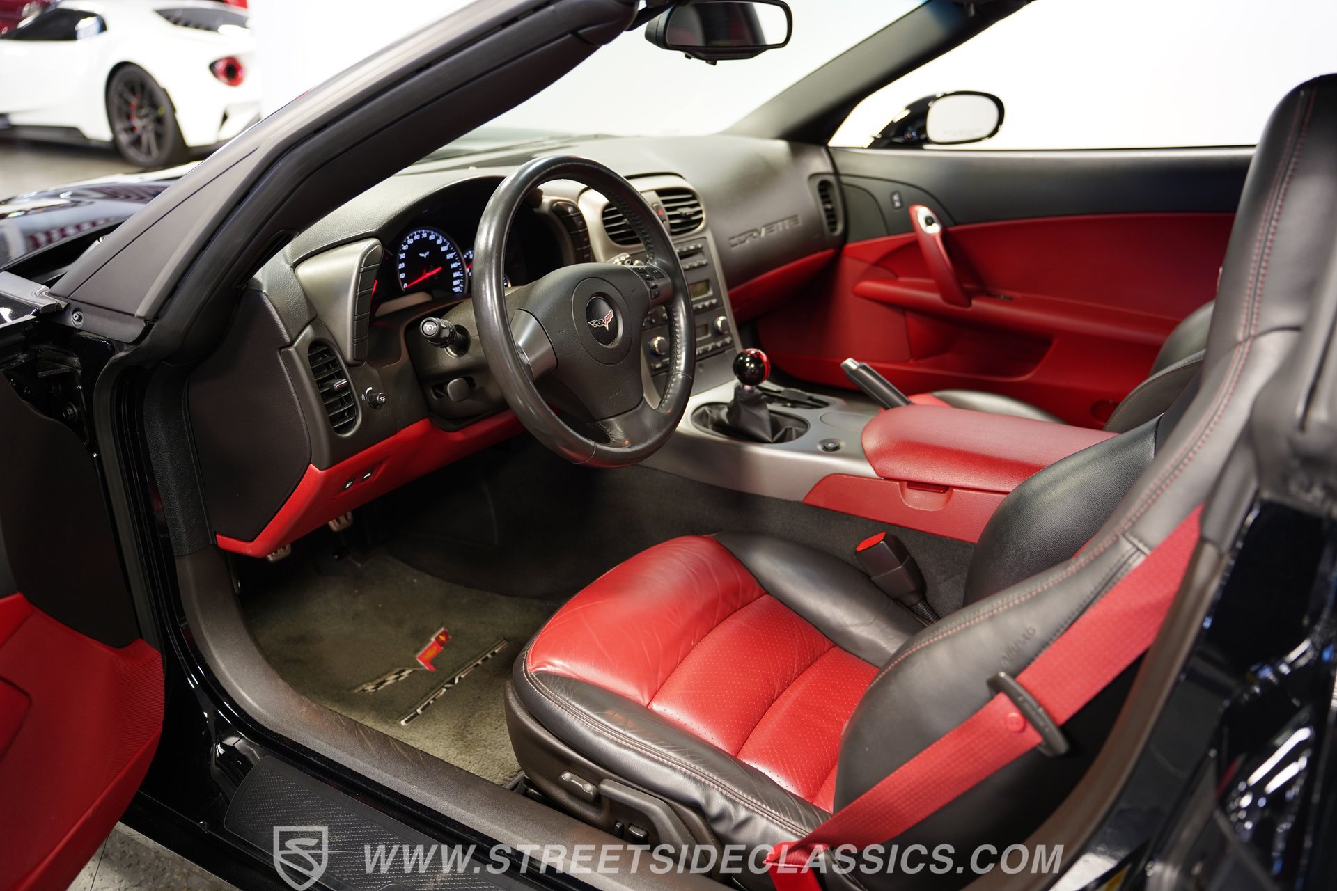Used 2007 Chevrolet Corvette Coupe w/ Performance Package RWD image 4