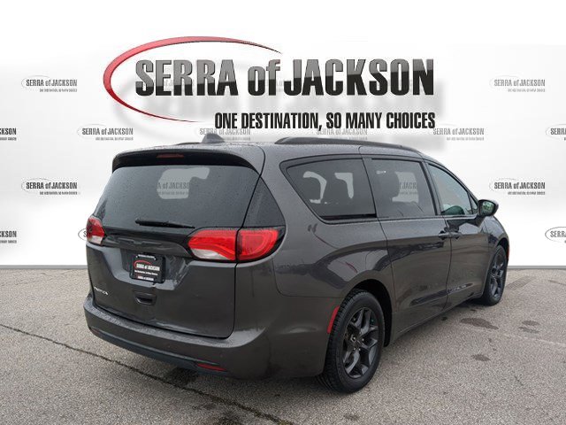 Used 2018 Chrysler Pacifica Touring-L w/ S Appearance Package image 8