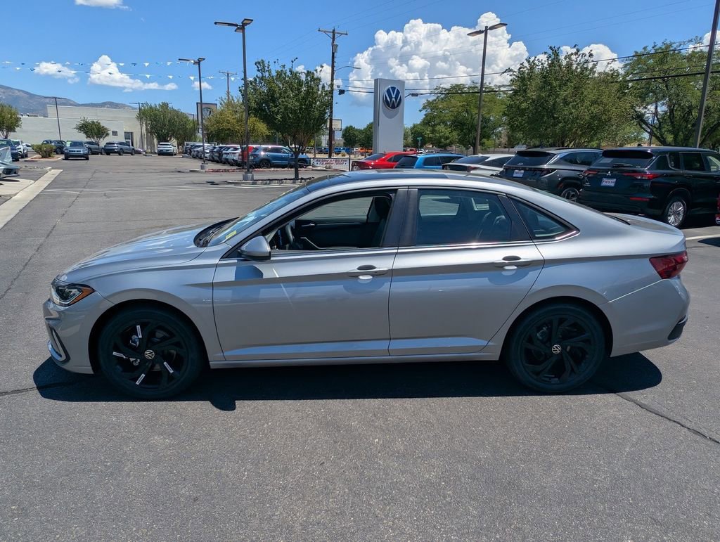 New 2025 Volkswagen Jetta SE image 8