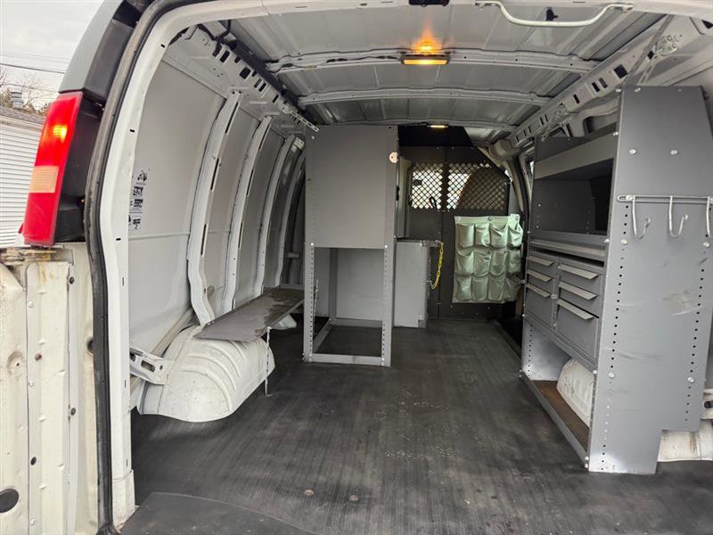 Used 2011 Chevrolet Express 2500 image 12