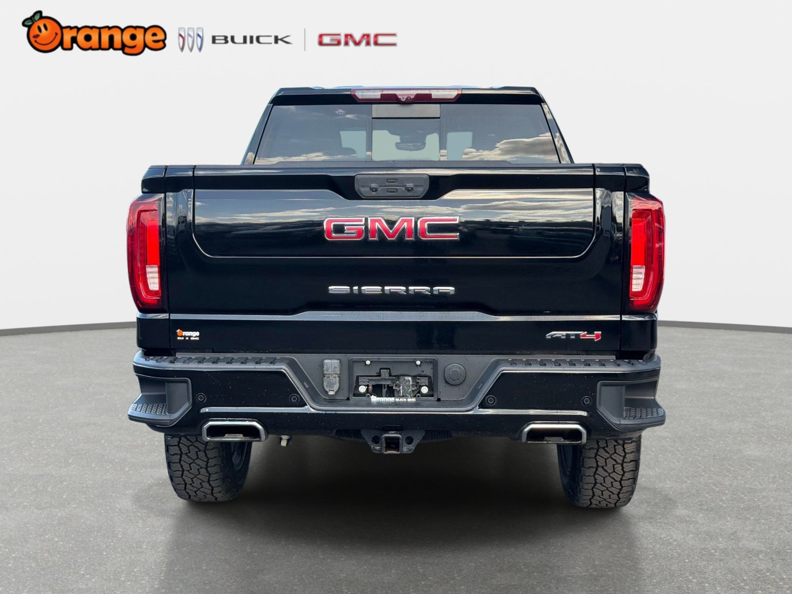 Used 2024 GMC Sierra 1500 AT4 w/ Technology Package AWD/4WD image 4